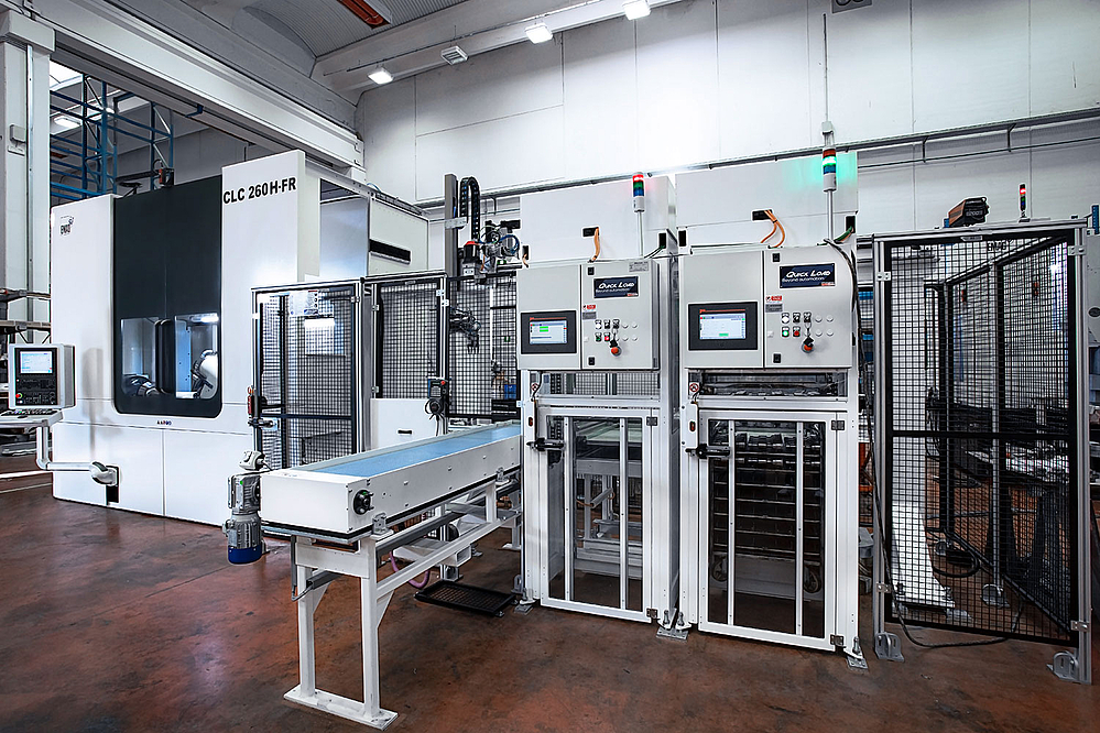 CLC 260 H-FR with integrated automation system incl. feed belt and robot arm or gantry automation system for the unmanned production of worms 